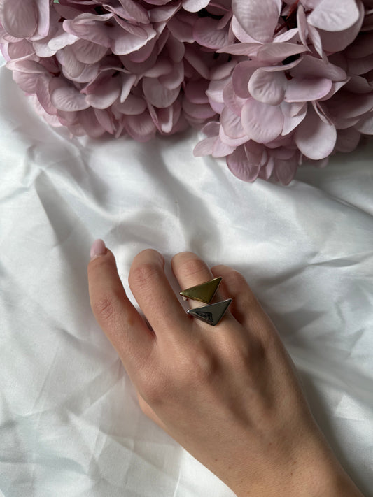 Anello Triangolo